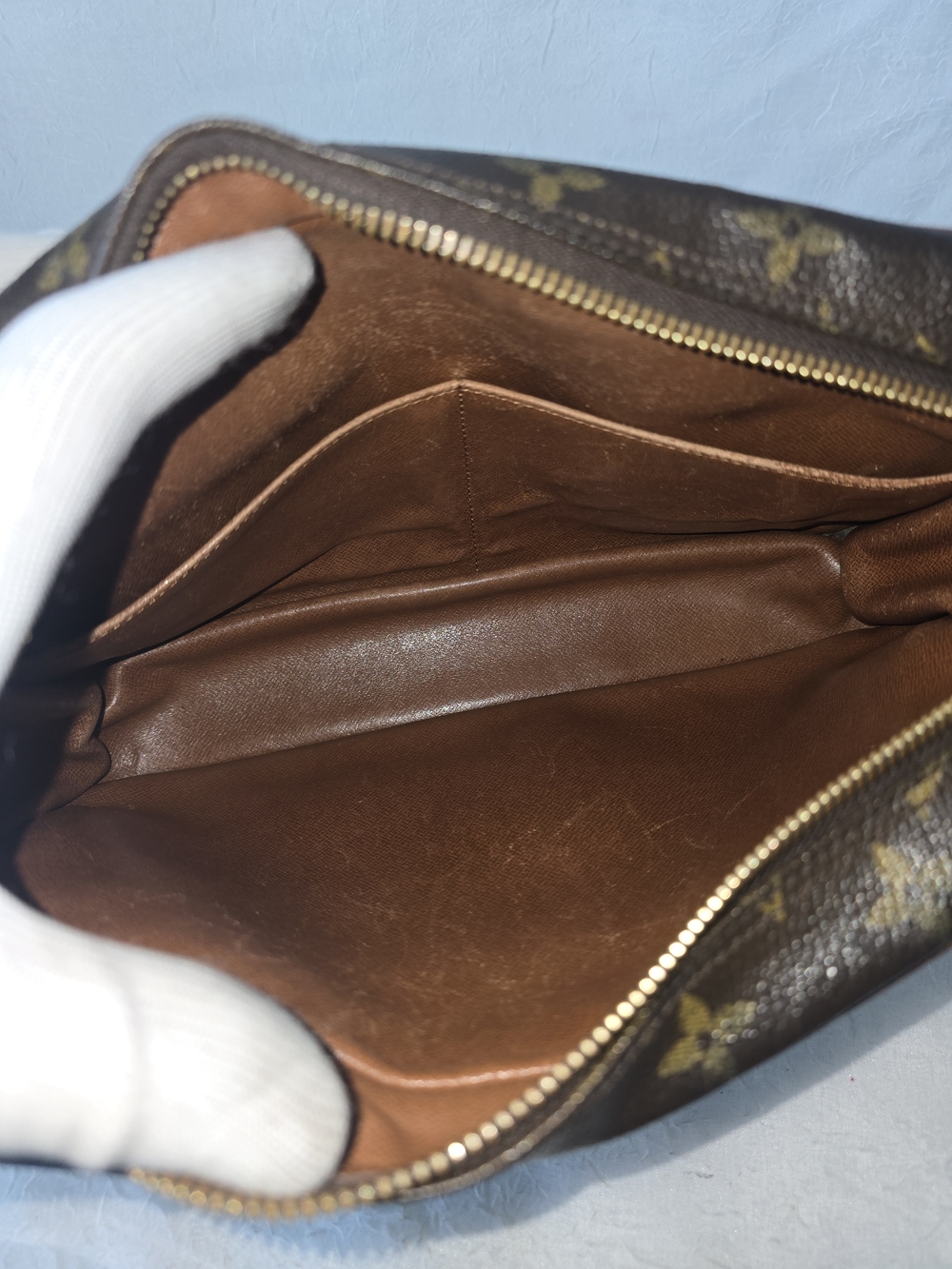 Louis Vuitton Monogram Canvas Unisex Pouch/Clutch - Picture 10 of 13